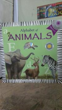 Alphabet of Animals - A Smithsonian Alphabet Book (with audiobook CD and poster) (Smithsonian Alphabet Books)