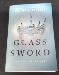 Red Queen 2. Glass Sword